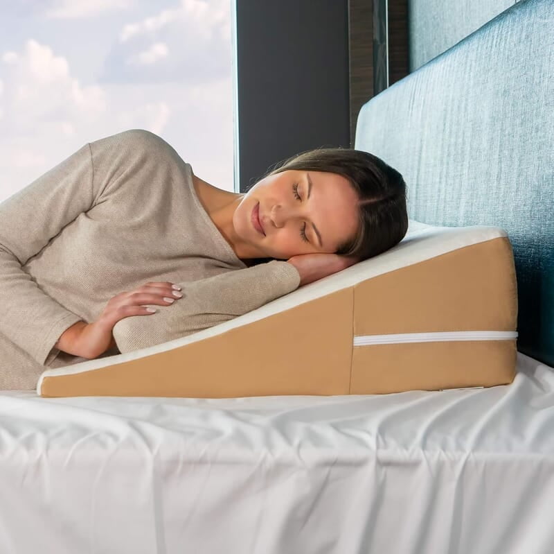 Compact Wedge Pillow